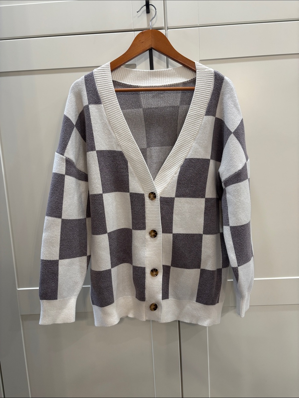 Checkerboard V-Neck Button Sweater Cardigan - Gray & White